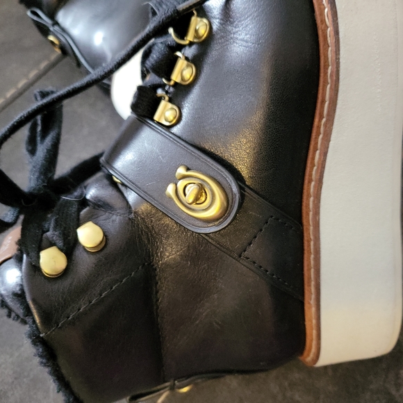 COACH BLACK LEATHER WITH ANTIQUED BRASS COACH C HARDWARE SIZE 5 - Picture 3 of 7